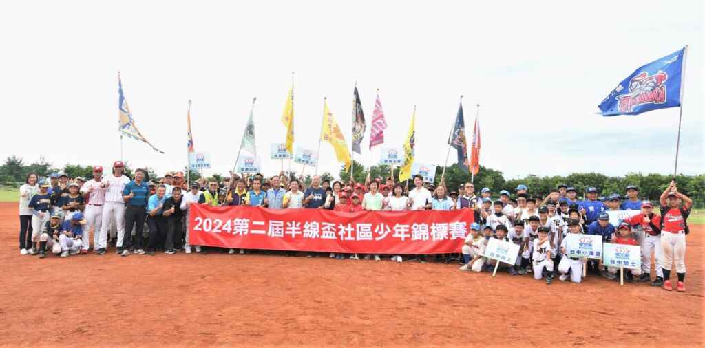 ▲頂新和德文教基金會副董事長陳慶浩表示,他代表頂新和德文教基金會創辦人魏應充先生承諾會持續推動棒球,希望明年有更多隊伍來參加比賽,目前也跟徐生明紀念盃做比賽規劃,也希望永靖除了是苗木之鄉以外,更能成為台灣棒球重鎮。(記者林明佑翻攝)