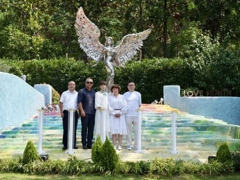 ▲CoCo 李玟出道30週年紀念日6月15日當天，武漢石門峰紀念公園舉行了她的藝術紀念雕像揭幕儀式。（好朋友工作室提供）