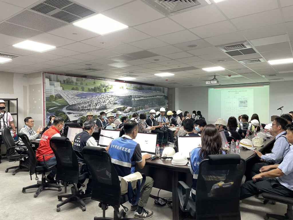 ▲透過雙方專業經驗交流施工團隊也吸取經驗,有利提升工程施工品質。(台中市政府提供)
