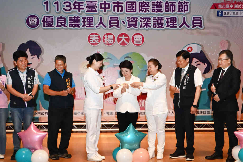 ▲台中市長盧秀燕表示,她代表市民向白衣天使致上最高的敬意與感謝。(記者張玉泰攝)