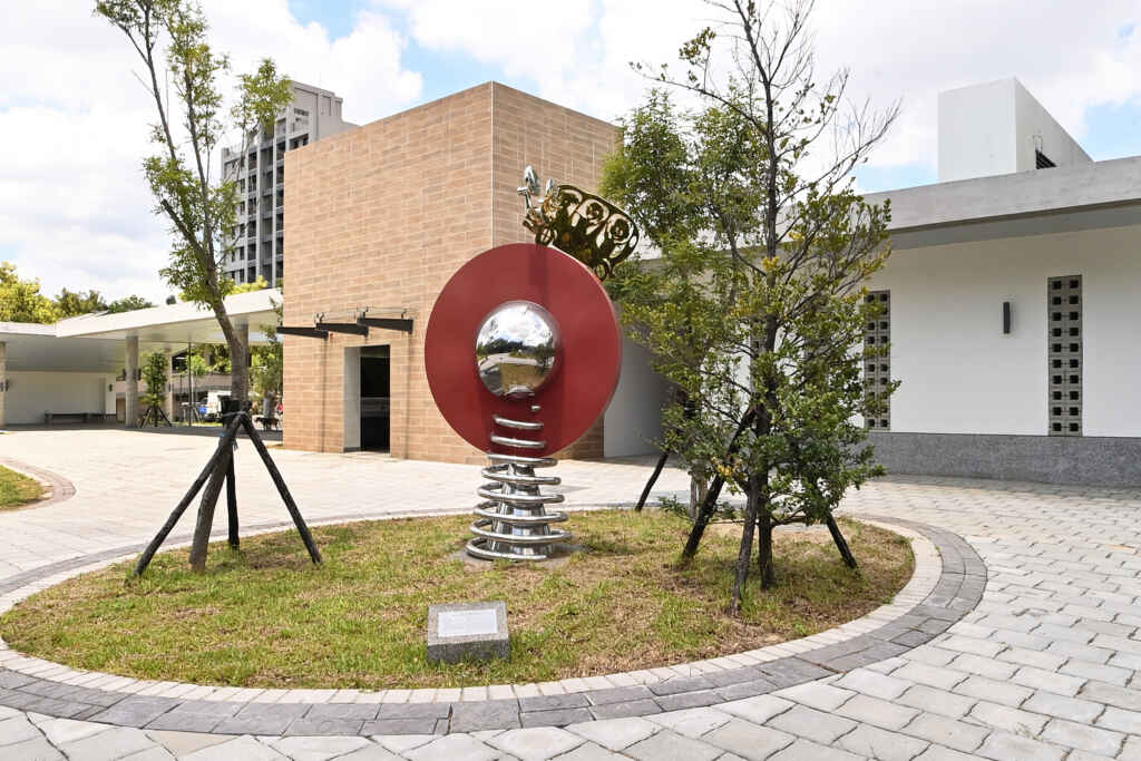 ▲台中市停車管理處指出,舊社地下停車場自即日起至9月7日前暫免收費,之後再由委外廠商營運並開始收費,每半小時收費15元,提供車牌辨識、多卡通及行動支付等多元服務。(記者張玉泰攝)