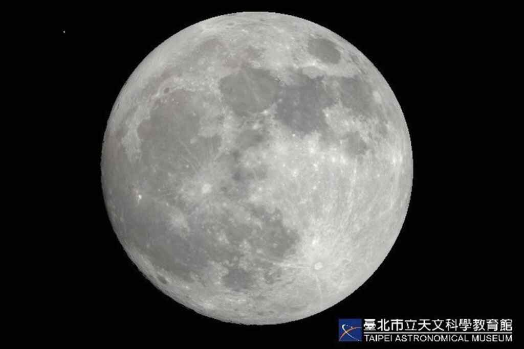 中秋節超級月亮有看頭　「土星合月」天文奇觀百年難遇