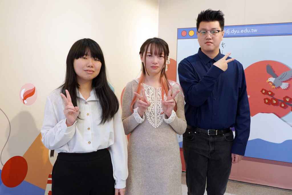 ▲大葉大學應日系黃千芳(左)、張瑋倫(中)、林君昂(右)將在三月底飛往日本留學。（大葉大學提供）