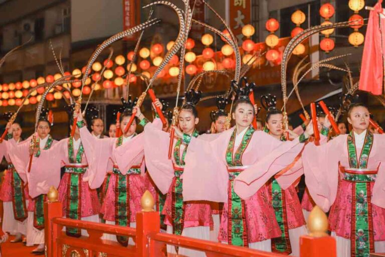 ▲新港奉天宮媽祖祝壽大典，以隆重的「六佾舞」重現清朝大典盛況，同時奉天宮也是全台唯一以「六佾舞」為媽祖祝壽的廟宇。（嘉義縣政府提供）