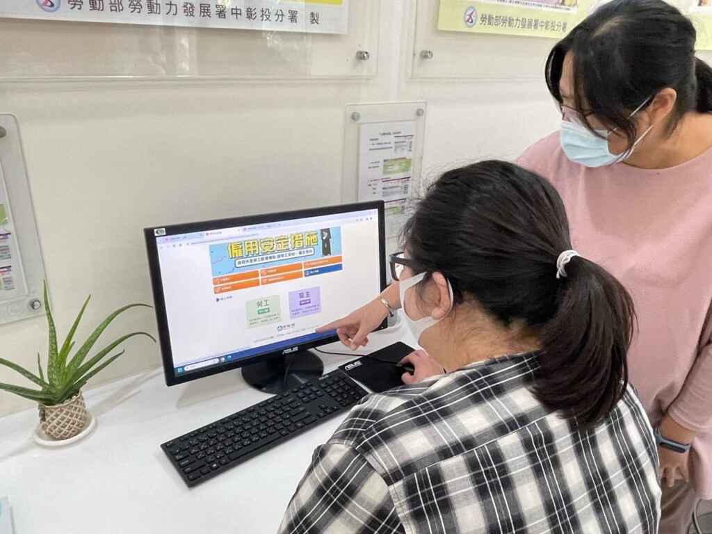 ▲僱用安定措施及疫後缺工專案延長施行至今年12月底。(中彰投分署提供)