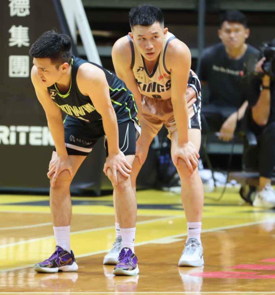 ▲林俊吉的火力消失17分,一般都把原因放在李愷諺(右)身上。(記者魏冠中攝)