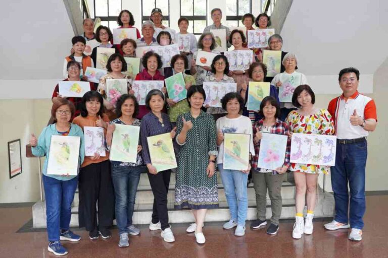 ▲大葉大學長青大學色鉛筆生活彩繪班師生將到員林圖書館辦理展覽。（大葉大學提供）