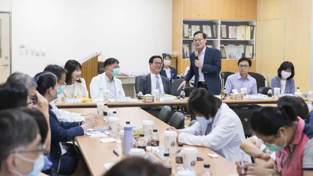 ▲健保署中區業務組丁增輝組長致詞。 （彰基醫院提供）