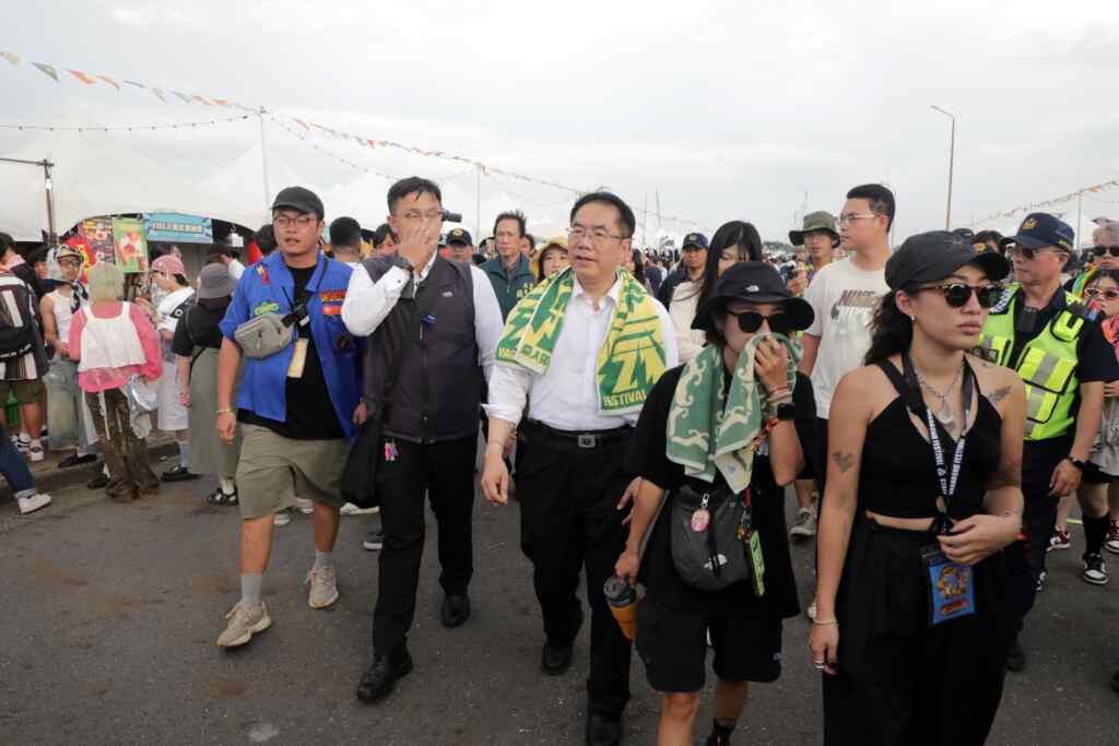 台南市長黃偉哲參加「浪人祭Vagabond Festival」，與民眾同樂。