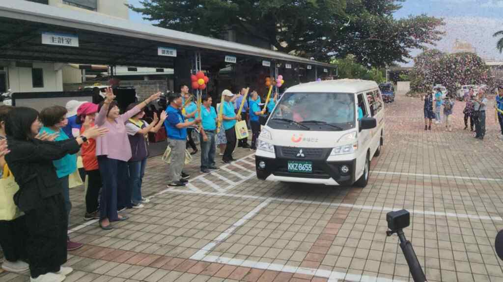 ▲溪州鄉「幸福巴士」正式上路，為鄉民提供便利的交通接駁服務。（記者林明佑翻攝）