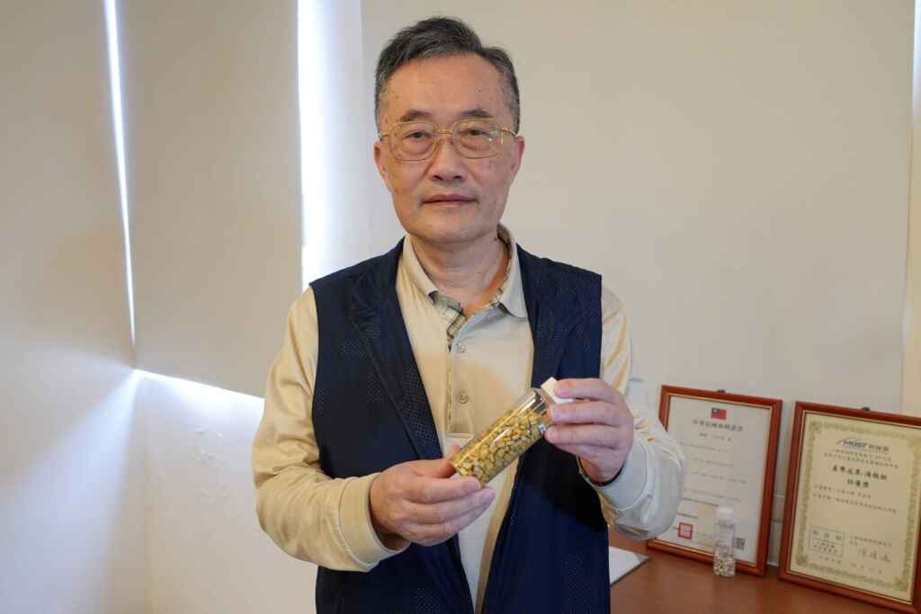 ▲大葉大學工學院李清華院長介紹鉭電容資源回收專利技術。(大葉大學提供)