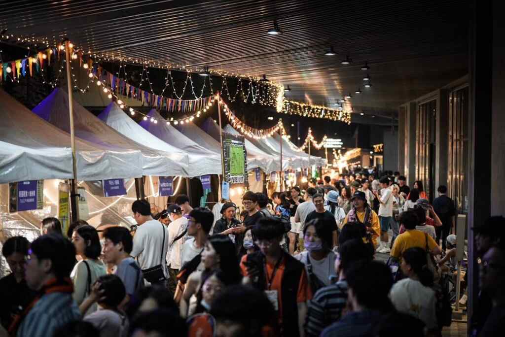 ▲北流外市集人潮絡繹不絕。（台北市文化局提供）