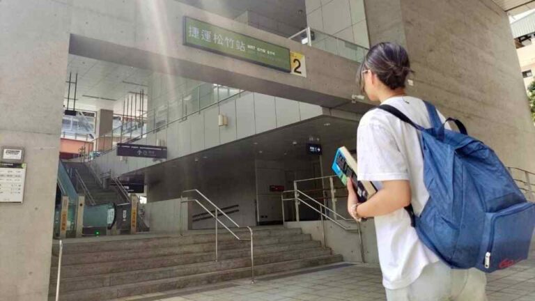 ▲台中市立圖書館推出「台中捷運閱讀地圖」，讓閱讀與您「捷」伴同行，打造獨特的藝文旅程。（台中市文化局提供）