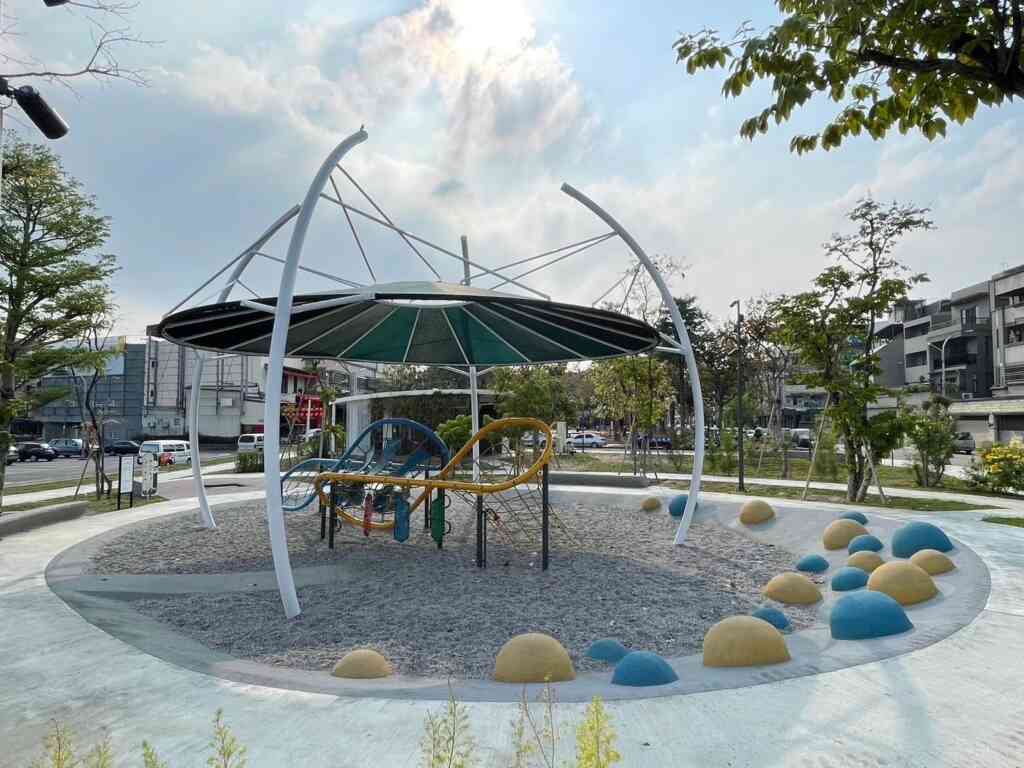 ▲ 台中美樂地計畫3.0，打造東區十全公園遊戲場遮陽棚，給小孩連假清涼一下。（台中市政府提供）