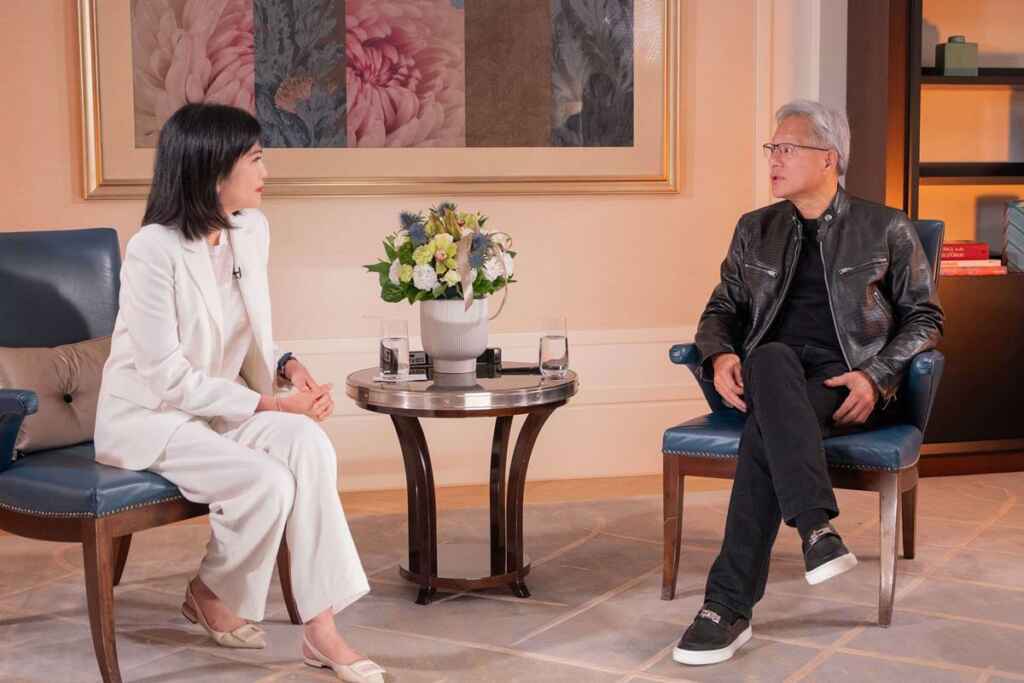 ▲黃仁勳大讚主持人方念華訪談有深度,秒被「圈粉」。(TVBS提供)
