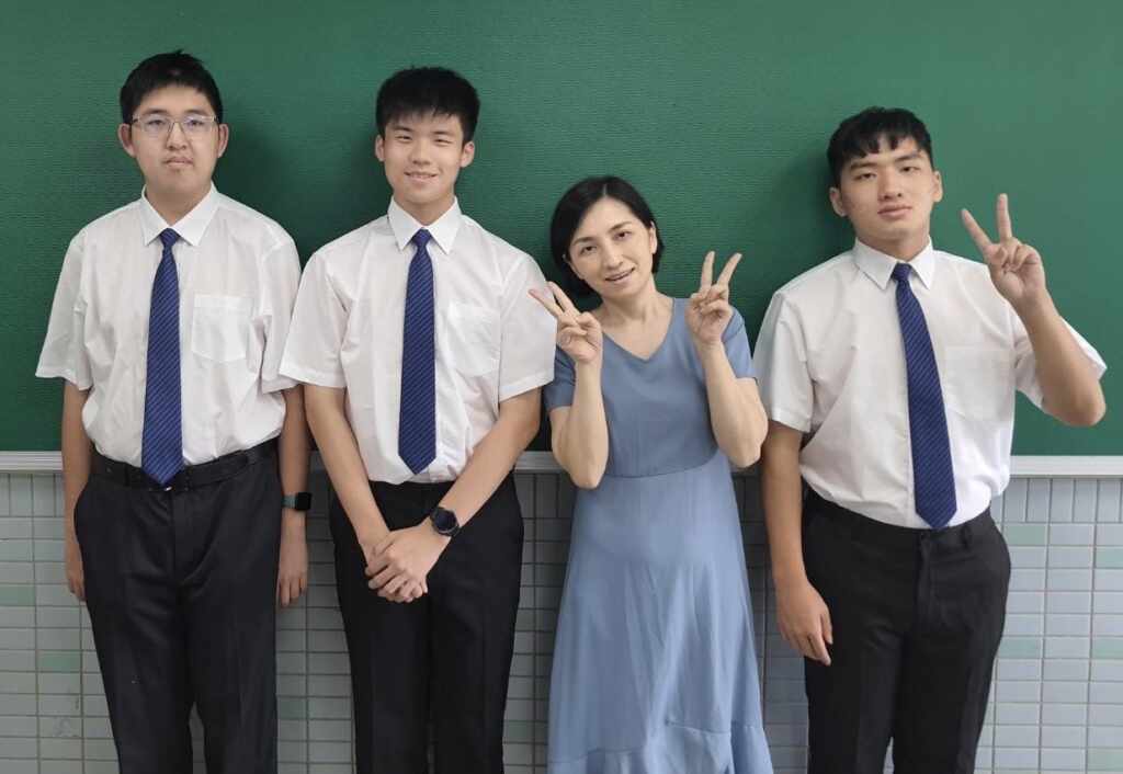 ▲林江霖、謝立倫、鄧均淮三位同學,是三類、二類組的跨域合作,他們從原本高二專題研究的內容,再積極延伸發展出更多可能,並取得肯定。(明道中學提供)