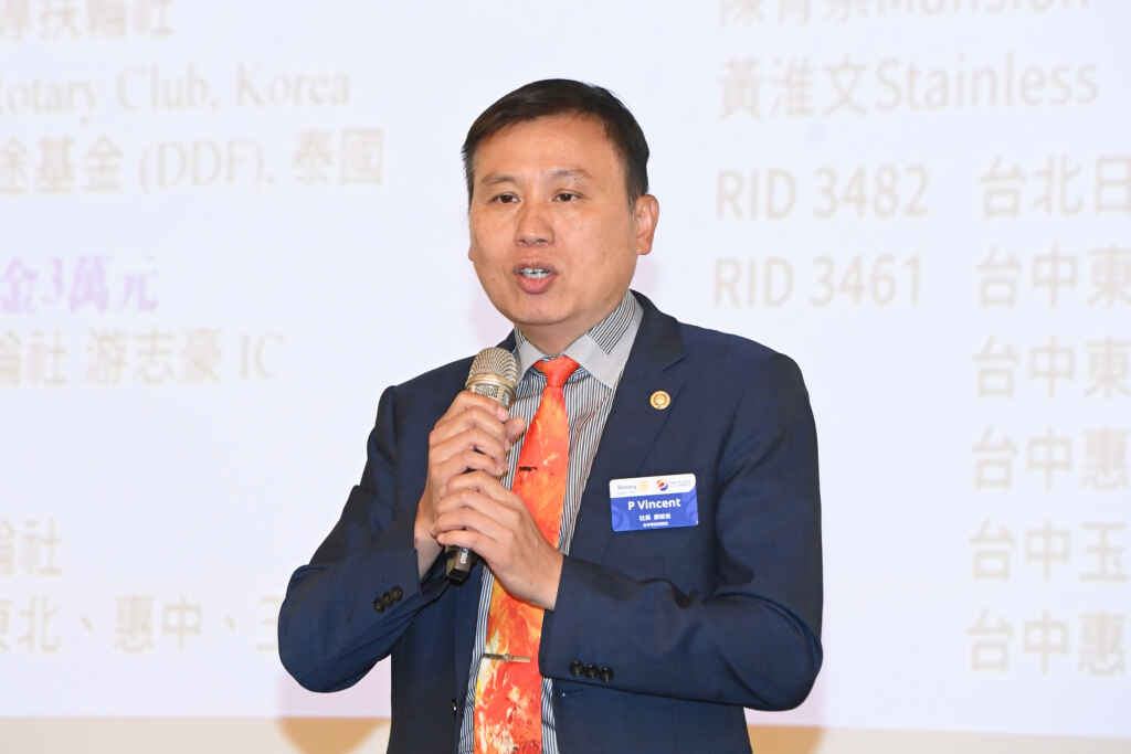 ▲台中東友扶輪社社長廖紋志帶領支持捐贈智慧醫療領域的人工智慧影像判讀系統與急重症超音波設備給埔里基督教醫院。(記者張玉泰翻攝)