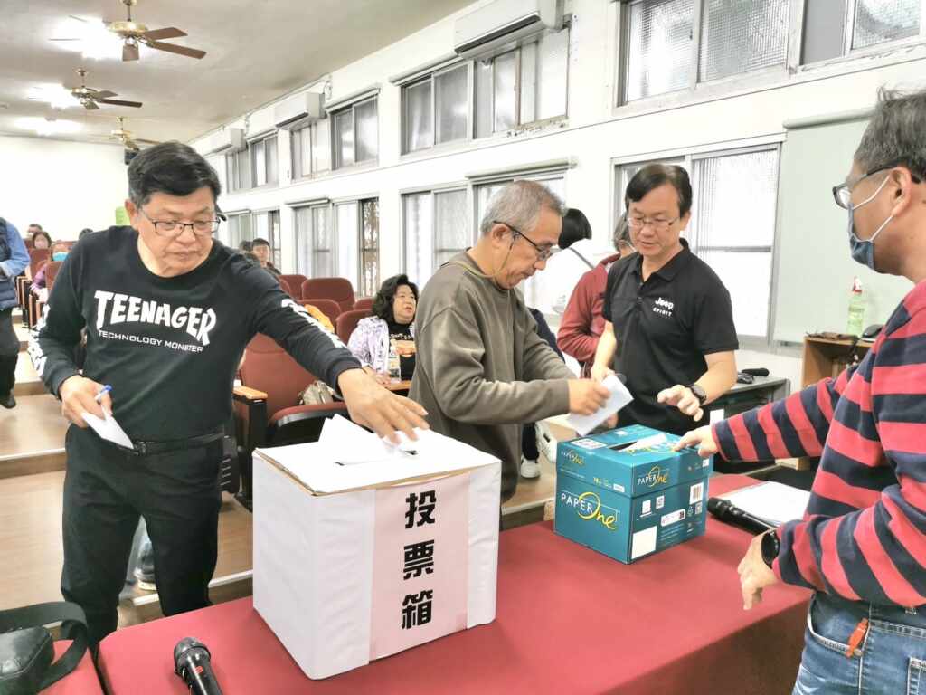 ▲西嶺國小校友會成立大會選舉理、監事。(記者林明佑翻攝)