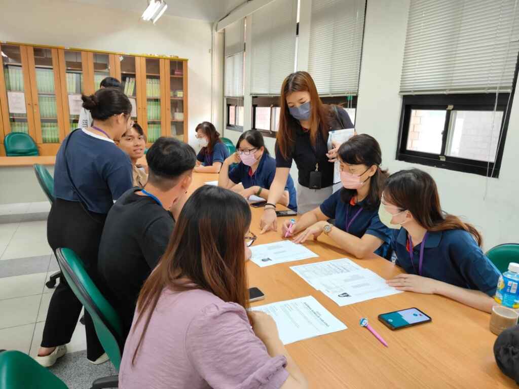 ▲全聯代表向大葉大學國際學生說明工作概況。(大葉大學提供)