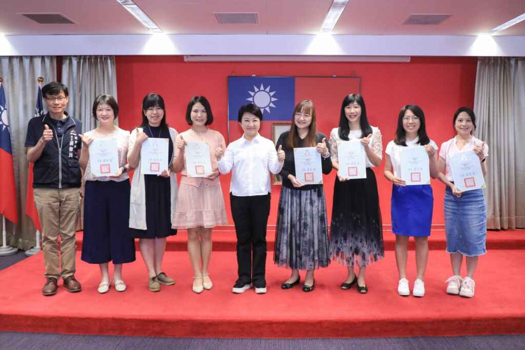 台中幸福施政再加碼　市長盧秀燕表揚7名績優教師帶職進修