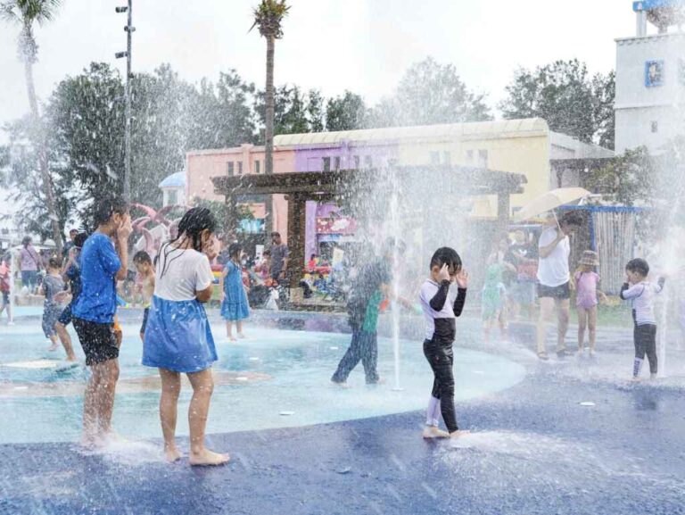 ▲「東石海之夏」今年將主題定調為「小孩放電，大人吶喊」，針對不同客群規畫節目內容，讓小朋友不只可以玩水、玩沙，也能欣賞專屬於小孩的表演節目及活動。（嘉義縣政府提供）