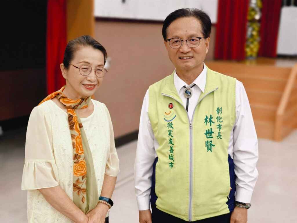 ▲彰化市長林世賢也特地抽空前往會場感謝大通電子公司的行善義舉。(記者林明佑翻攝)