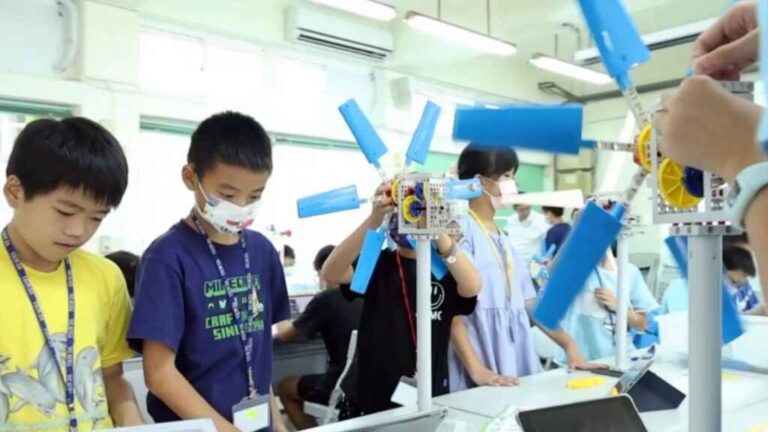 ▲中能離岸風場舉辦彰化沿海鄉鎮小學再生能源暨科學夏令營，為期三天的營隊活動於今天上午在福興鄉西勢國小揭開序幕，共有來自彰化沿海鄉鎮總計250名國小中、高年級的學童參與。（中能離岸風場提供）