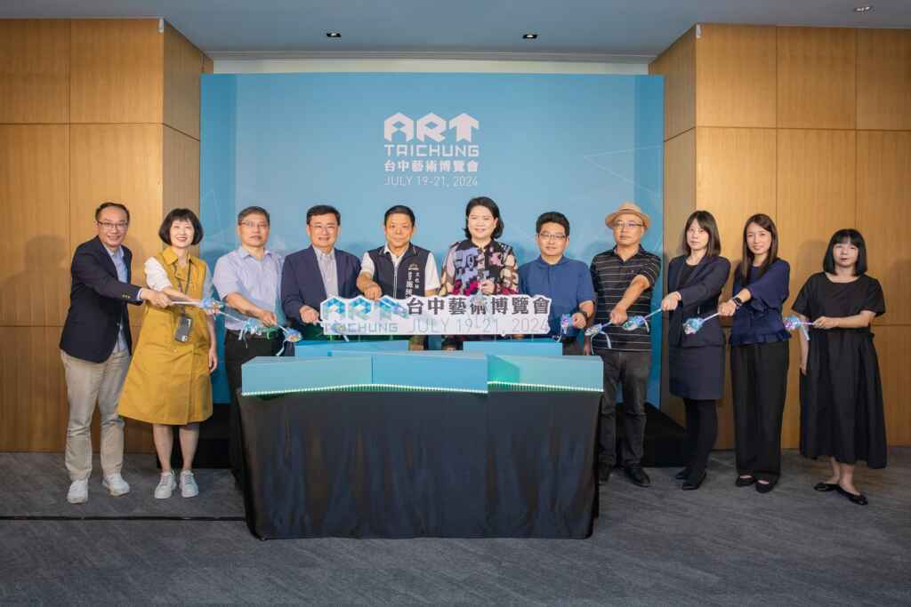 ▲80展間一飽眼福!台中藝術博覽會盛大開幕。(記者張玉泰攝)
