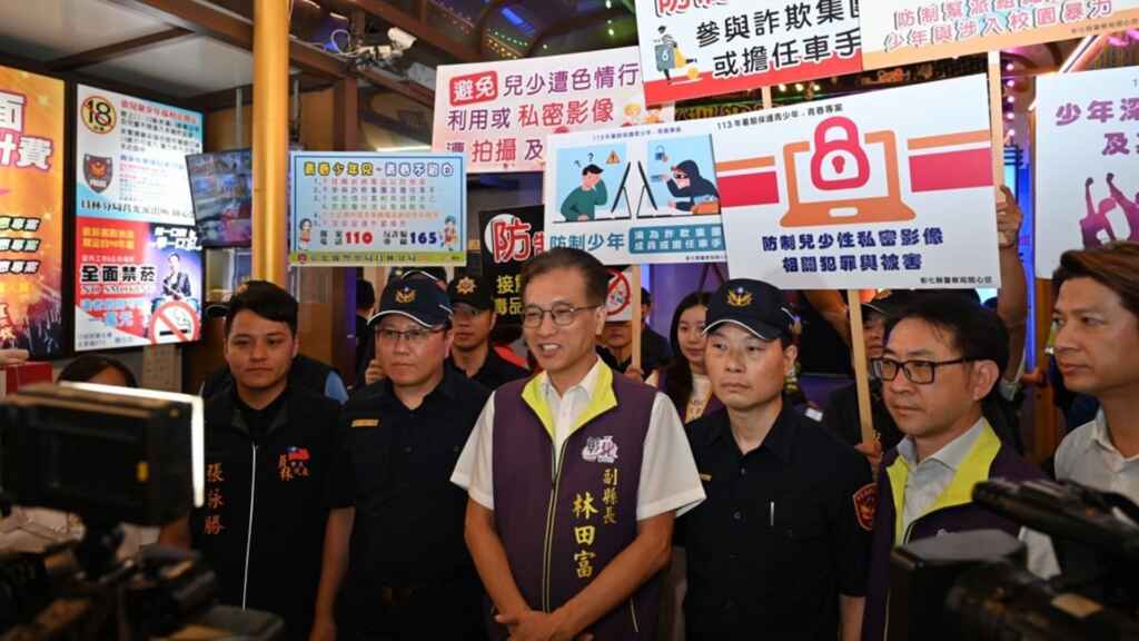 ▲林田富副縣長表示,警察局今天規劃稽查臨檢青少年易聚集留連KTV、網咖、電子遊藝場等營業場所,為少年提供一個健康、安全的暑假休閒環境。(彰化縣政府提供)