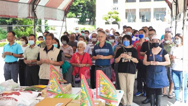 ▲彰化榮譽國民之家辦理土地公祭祀與中元普渡活動，為無形眾生與亡故榮民供奉祭品，除致獻敬意，也祈求庇福。（彰化榮譽國民之家提供）