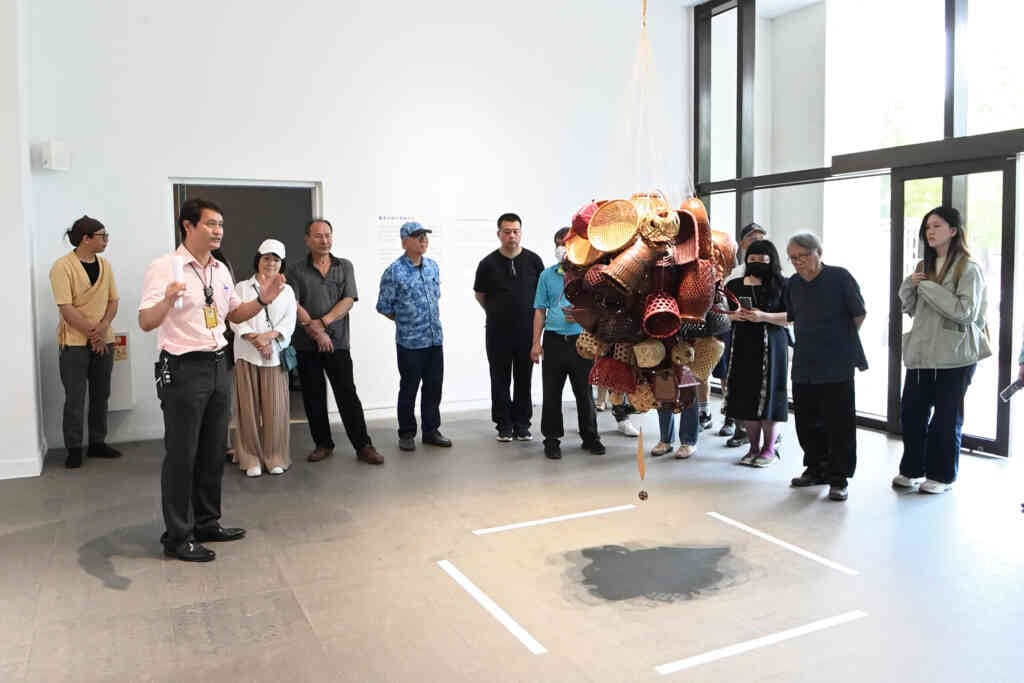 ▲【竹跡+】特展中展現臺灣竹產業所奠基的豐厚文化基礎、不斷創新突破的能量,以更多元的色彩與維度呈現臺灣竹藝的再次演化。(記者張玉泰攝)