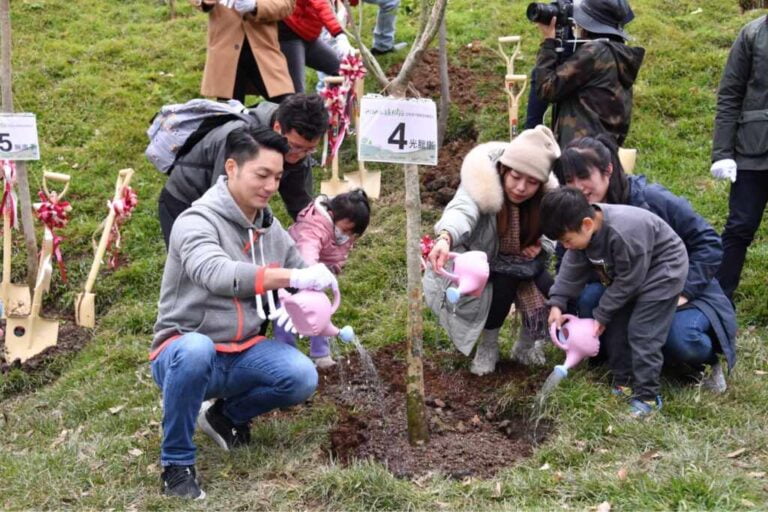 ▲台北市長蔣萬安今天參加「2024植樹節-公私協力固碳造林新森活」活動，以環境行動力持續為台北市種下一座城市森林，為地球共盡心力。（台北市政府提供）