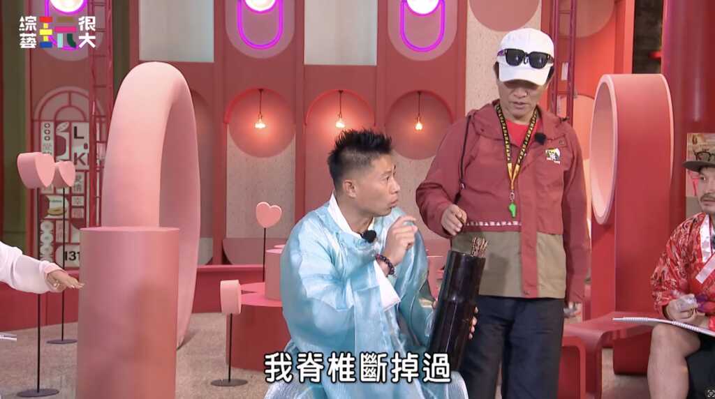▲搏命演出！《綜藝玩很大》彭小刀脊椎斷過-竟挑戰柔軟度（好看娛樂提供）